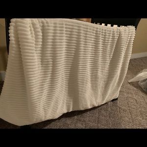 Comfort Bay white soft blanket!